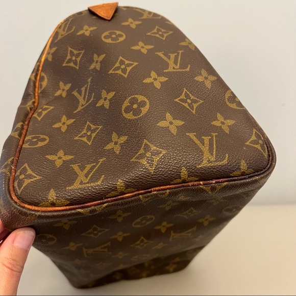 Louis Vuitton Monogram Canvas Speedy 30
(Authentic Pre-Owned) Women's VI0930 - Picture 12 of 16